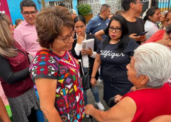 Martha Avila siempre cercana a la gente