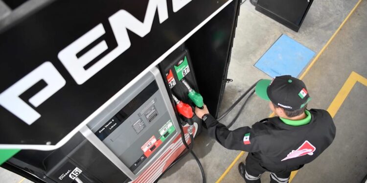 Mexicanos prefieren gasolina de Pemex; concentra el 80% de las ventas
