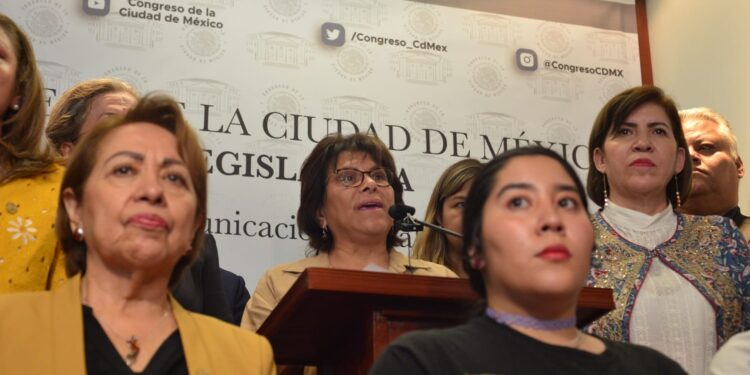 Diputadas de MORENA piden a panistas evitar iniciativas “provocadoras”