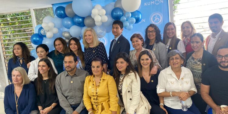 Kumon celebra 25 aniversario en Guadalajara