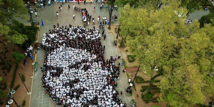 Con retrato vivo, Coyoacán recuerda a Frida Kahlo a 116 años de su nacimiento
