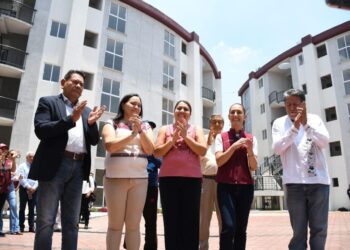 Jefa de Gobierno y Alcaldesa entregan Unidad Habitacional en Tláhuac