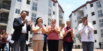Jefa de Gobierno y Alcaldesa entregan Unidad Habitacional en Tláhuac
