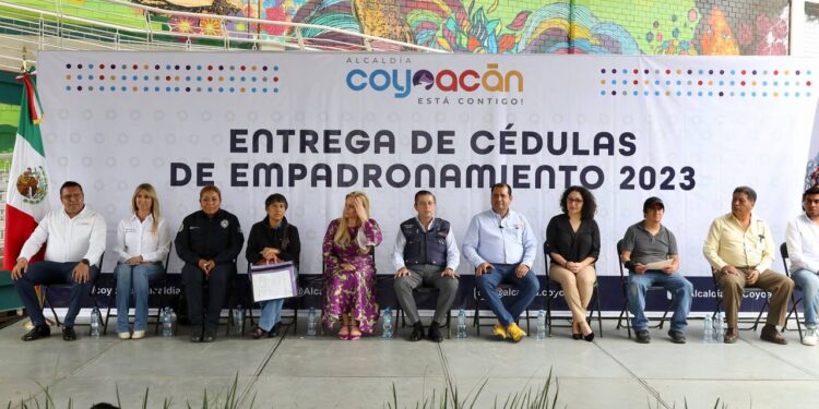 Brinda Coyoacán certeza jurídica a locatarios de mercados