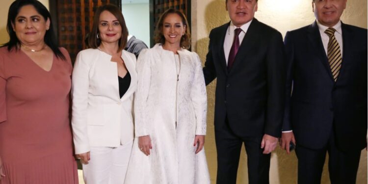 Claudia Ruiz Massieu renuncia al PRI