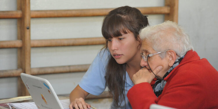 Ser adulto mayor, principal causa de discriminación en la CDMX