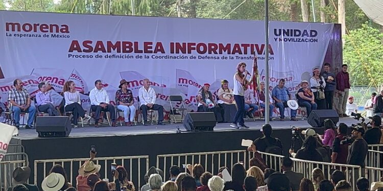 Más de 35 mil personas reciben a Claudia Sheinbaum en Xochimilco