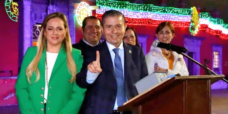 Iluminan Coyoacán de colores patrios