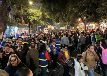 Miles conmemoran Día de Muertos sin incidentes en Coyoacán