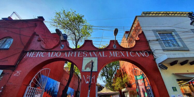 Alcaldía Coyoacán llama a comerciantes a respetar la vía pública