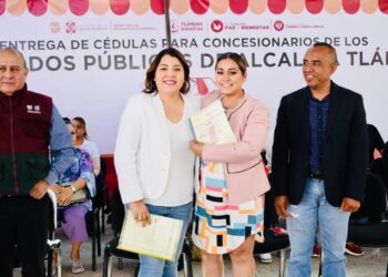 Tláhuac da certidumbre con cédulas a locatarios de sus 18 mercados públicos