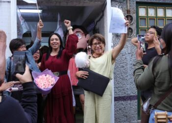 Con gran orgullo y compromiso, Martha Avila recibe Constancia de mayoría como diputada local