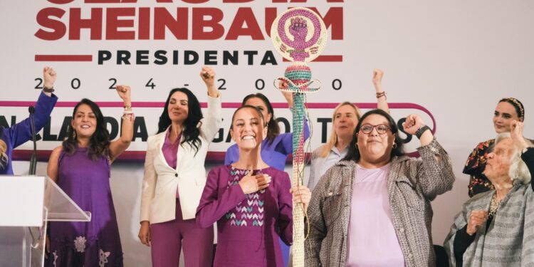 Claudia Sheinbaum sostiene encuentro con mujeres