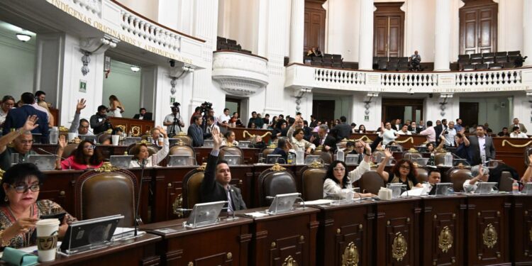 Morena celebra aprobación de diversas leyes para la CDMX