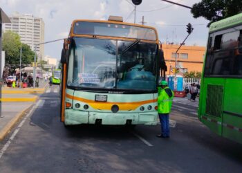 Camiones de RTP ponen en riesgo a usuarios de la CDMX