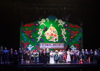 Clara Brugada celebra en El Metropólitan 