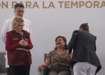 Vacunarán al 95% de capitalinos en campaña invernal contra Influenza y Covid-19