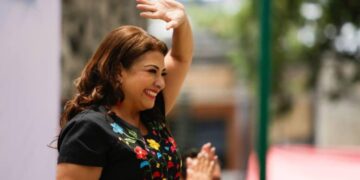 Clara Brugada, la actual jefa de Gobierno de la Ciudad de México, ha presentado una serie de iniciativas que buscan mejorar la movilidad y la infraestructura urbana de la capital.