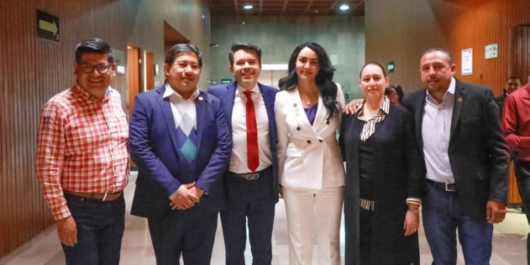 Ley de Ingresos 2025, congruente con el futuro de México: Acosta Ruíz