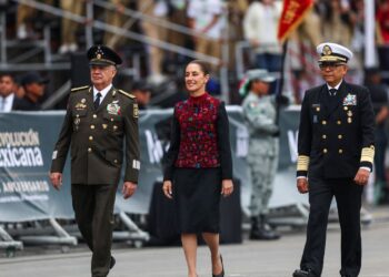 Claudia Sheinbaum encabeza desfile cívico-militar por el Aniversario de la Revolución Mexicana