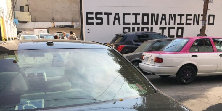 Cobros en estacionamientos resultan excesivos