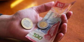 Peso mexicano opera con pérdidas en el cierre de una semana volátil por Trump