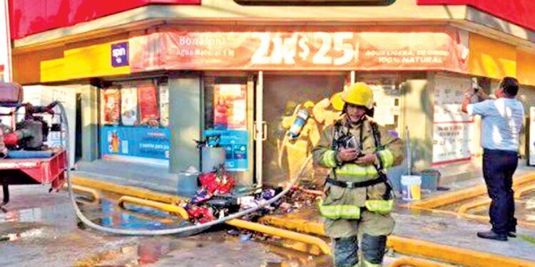 Jornada violenta en Tabasco: reportan vehículos quemados y motín en reclusorio.