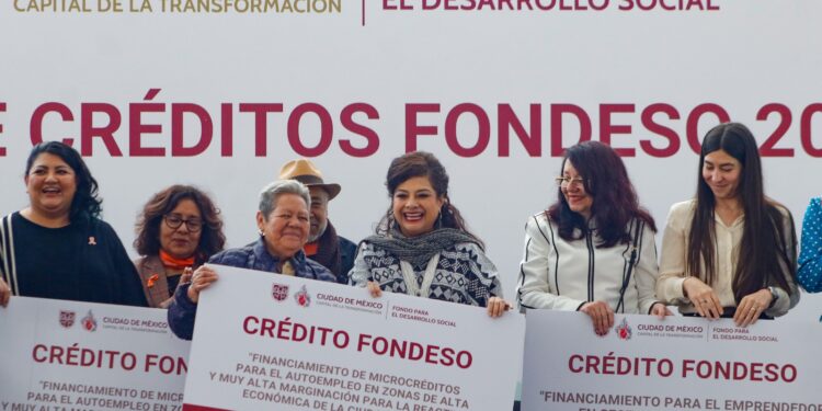 Brugada entrega más de 2 mil créditos de Fondeso