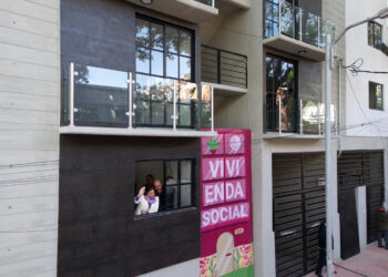 Brugada entrega 40 viviendas en la Miguel Hidalgo