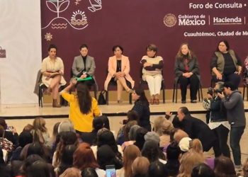 Entre «gritos y sombrerazos», Brugada propone una “gran agenda” para las mujeres