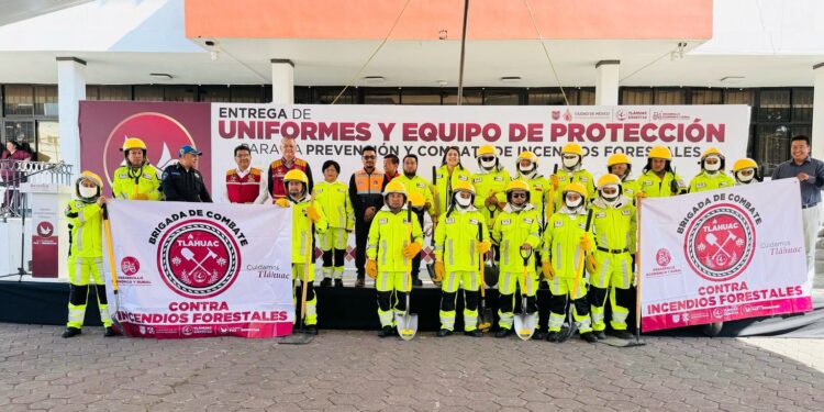 Tláhuac da banderazo a su brigada contra incendios forestales