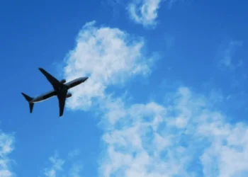 ¿Qué dijo Sheinbaum sobre el sobrevuelo del avión militar de EEUU por espacio mexicano?