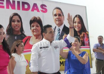 Silvano Aureoles ya tiene ficha roja de Interpol