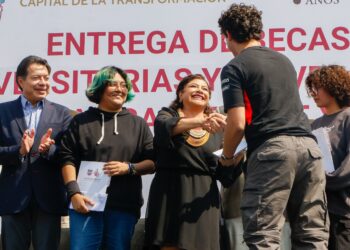 Más de 50 mil estudiantes universitarios reciben apoyo para transporte en CDMX
