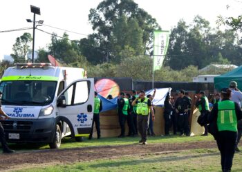 Mueren dos personas por caída de estructura en Parque Bicentenario