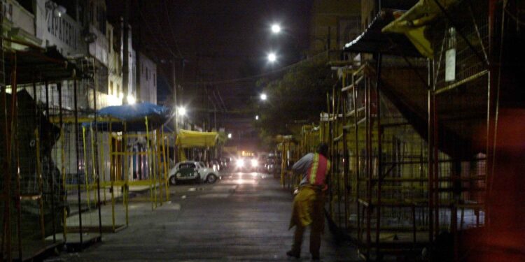 ‘Más gobierno y menos redes sociales’, le gritan a Rojo de la Vega