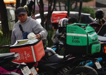 Crecen extorsiones a repartidores de aplicación en Centros Comerciales