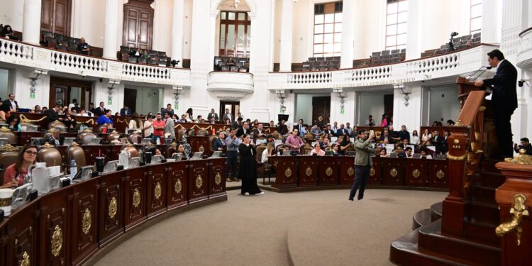 ¡Los Ojos de la Capital!