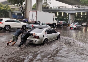 Inundaciones, encharcamientos, caída de árboles y cierre de vialidades por lluvia en CDMX