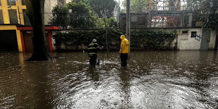 La CDMX, lista para actuar ante fuertes precipitaciones: Diputado