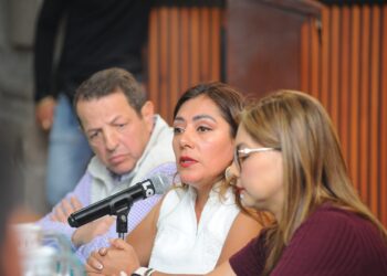 Firman acuerdo Congreso CDMX y locatarios de mercados públicos