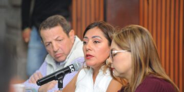 Firman acuerdo Congreso CDMX y locatarios de mercados públicos