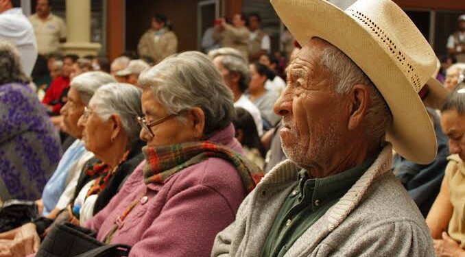 Condonar cuotas a adultos mayores: ¿acto de justicia o paliativo asistencial?