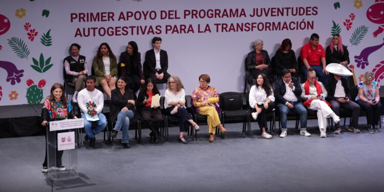 Otra vez Clara Brugada reparte dinero: programas disfrazados de ideología