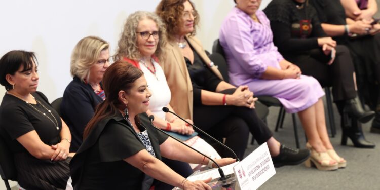 “Cuidar también es un derecho”: CDMX lanza iniciativa para reformar la Constitución