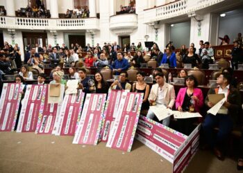 ¡Los Ojos de la Capital!