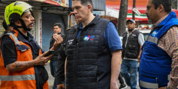 Luis Mendoza supervisa atención por flamazo en la Portales