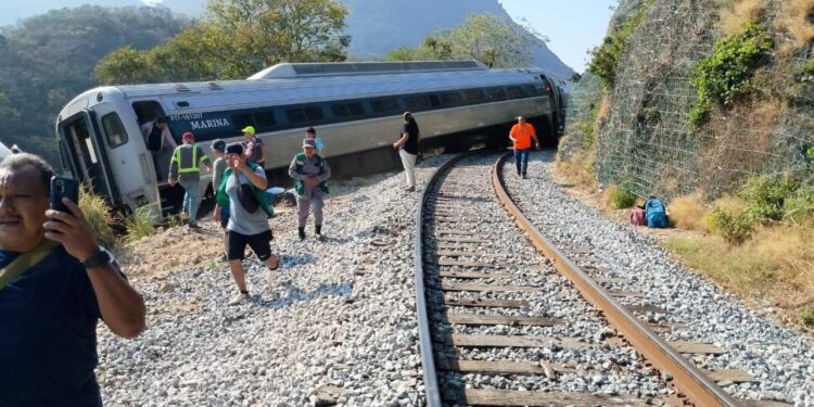 Accidente del Tren Interoceánico expone fallas y deja 98 heridos en Oaxaca