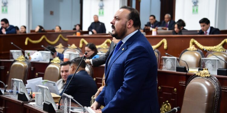 Diputado del PAN confronta a MORENA: “gastan millones en conciertos, pero no en damnificados”