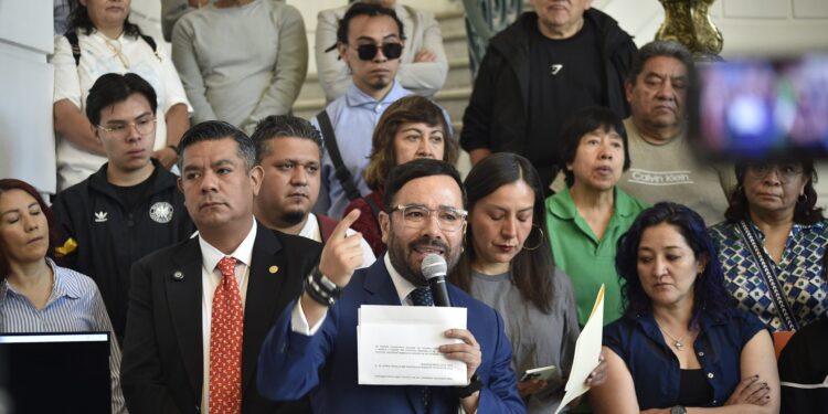 “GOLPES Y ESPOSAS POR PROTESTAR”